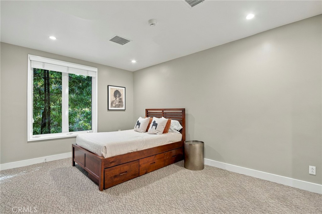 5128 Hillard