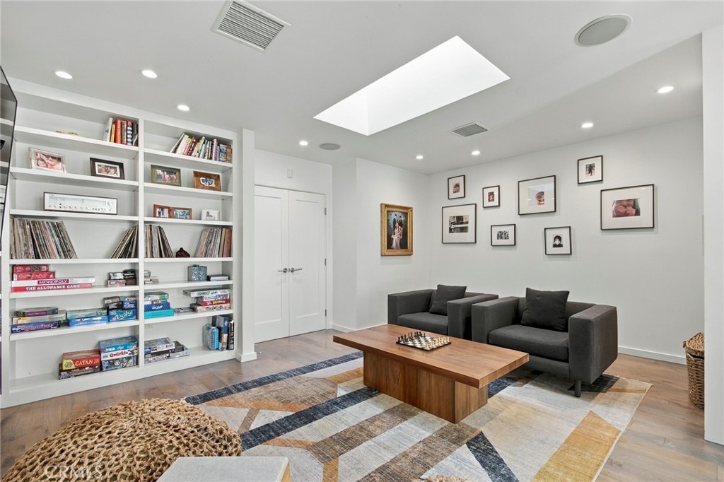 5128 Hillard