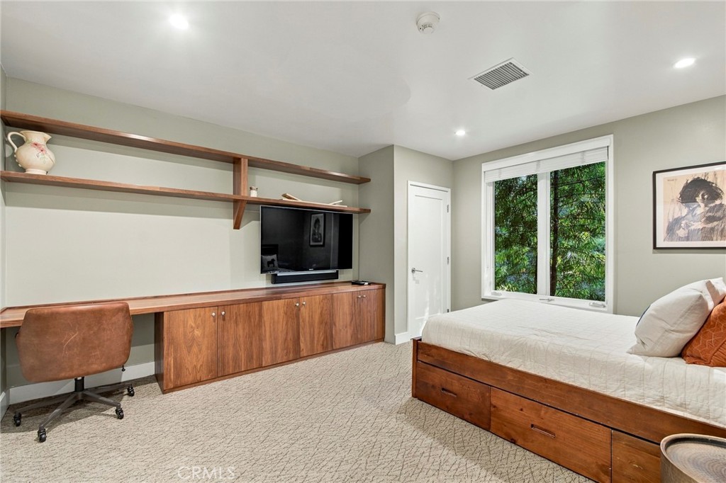 5128 Hillard