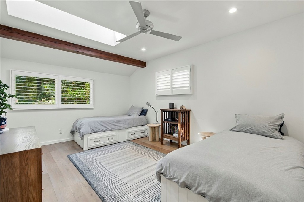 5128 Hillard