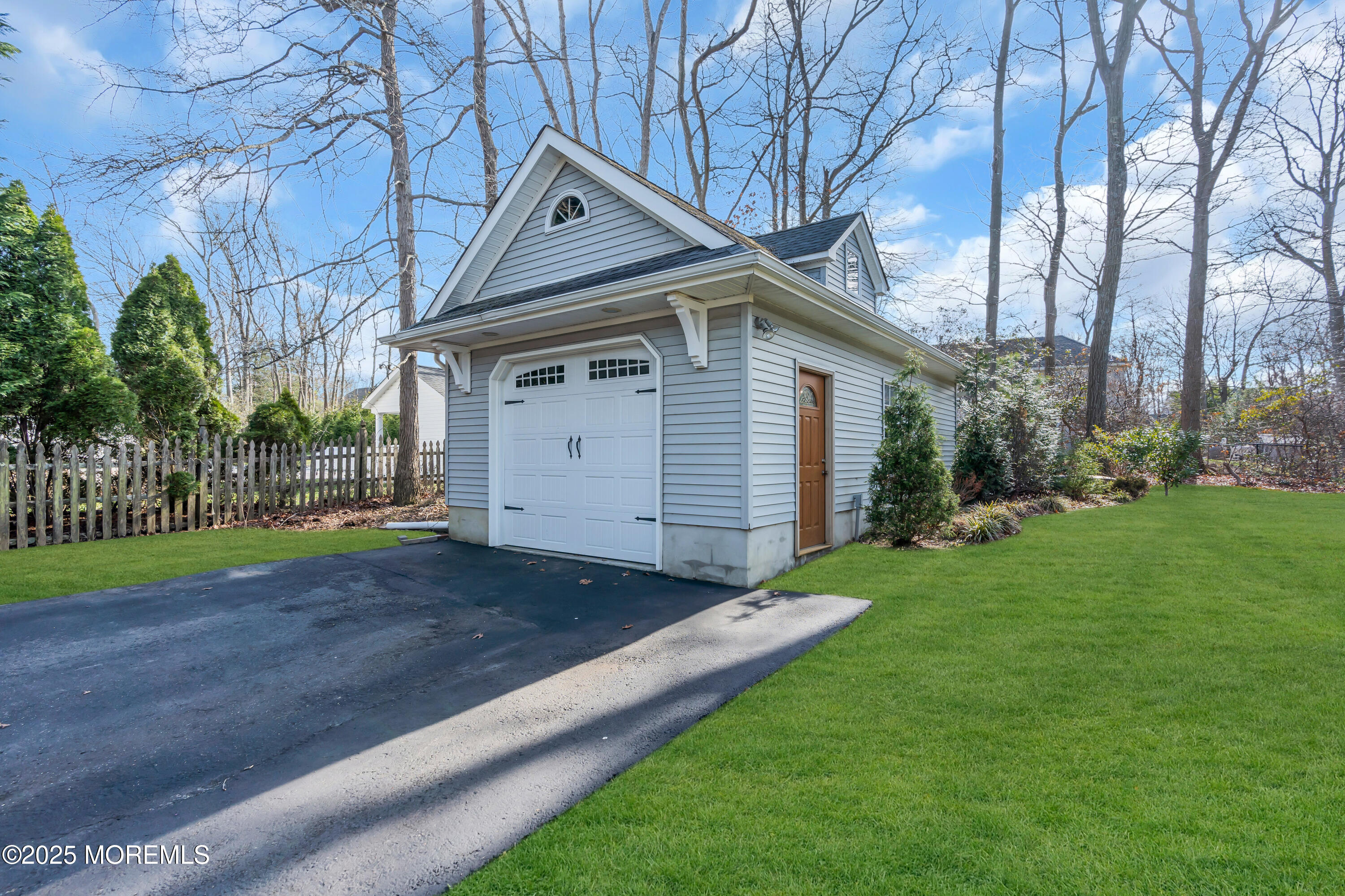 1413 Crabapple Drive