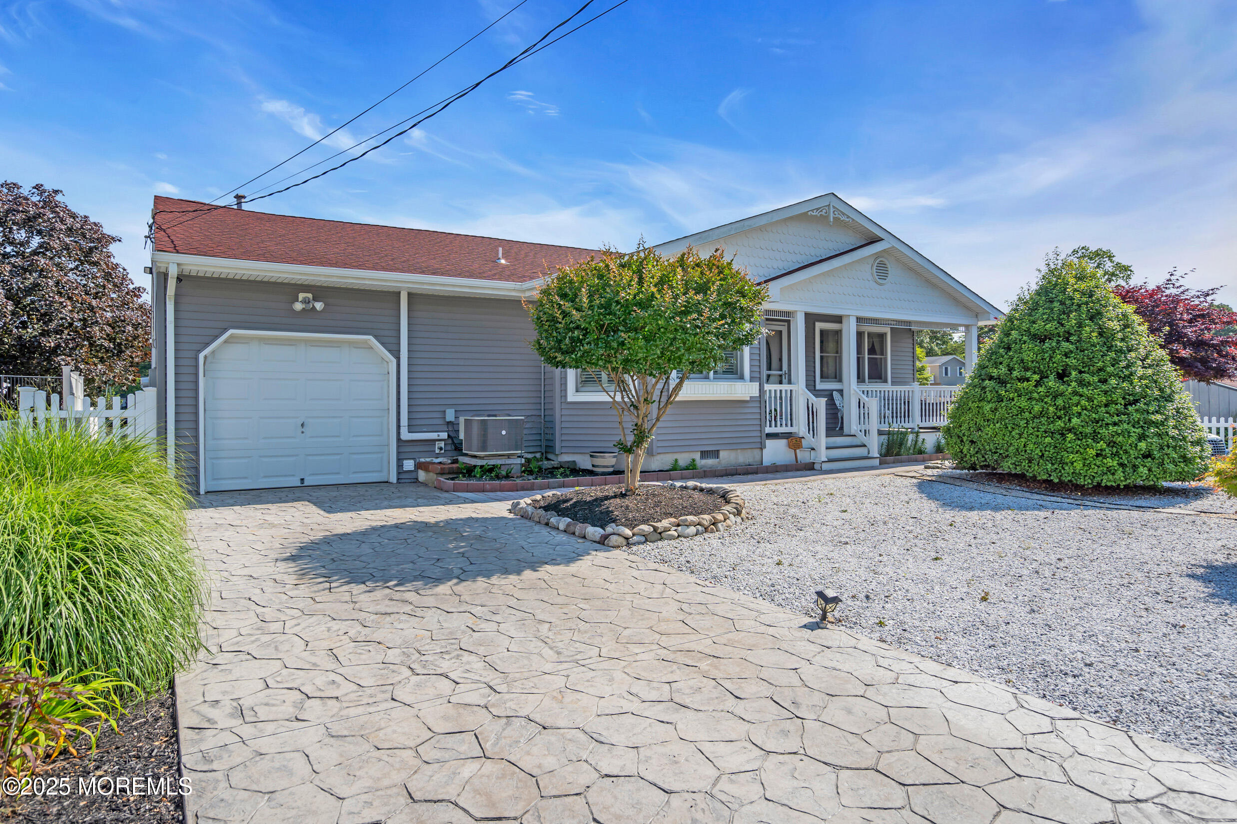 421 Laurel Boulevard