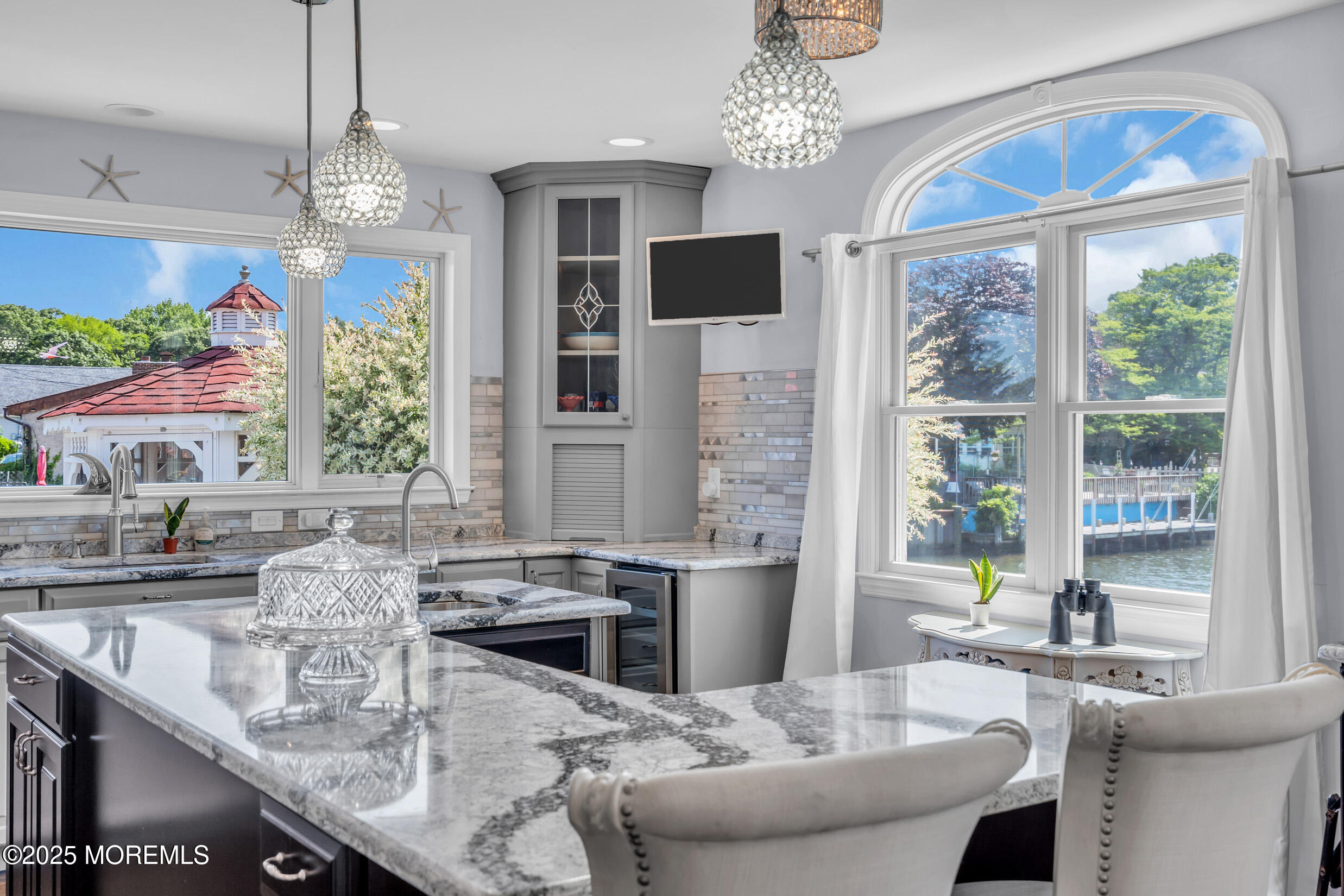 421 Laurel Boulevard