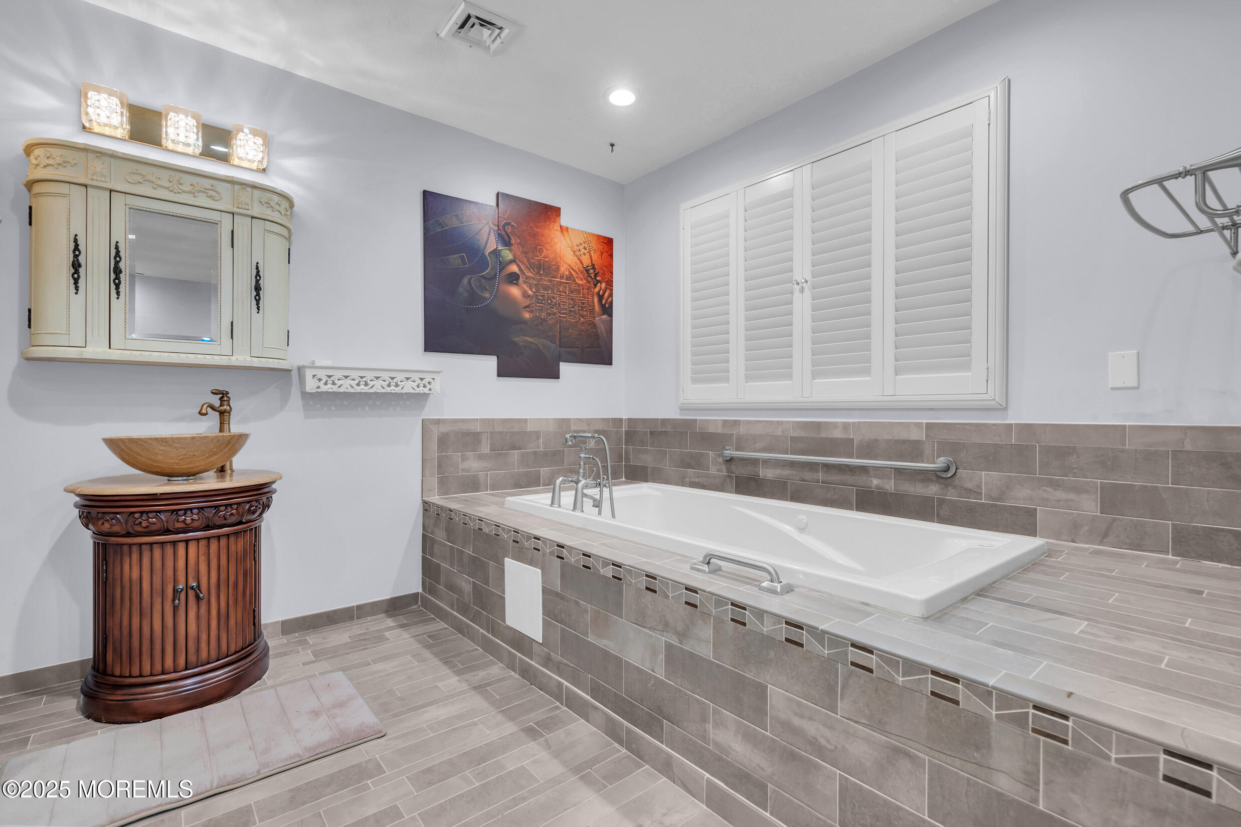 421 Laurel Boulevard