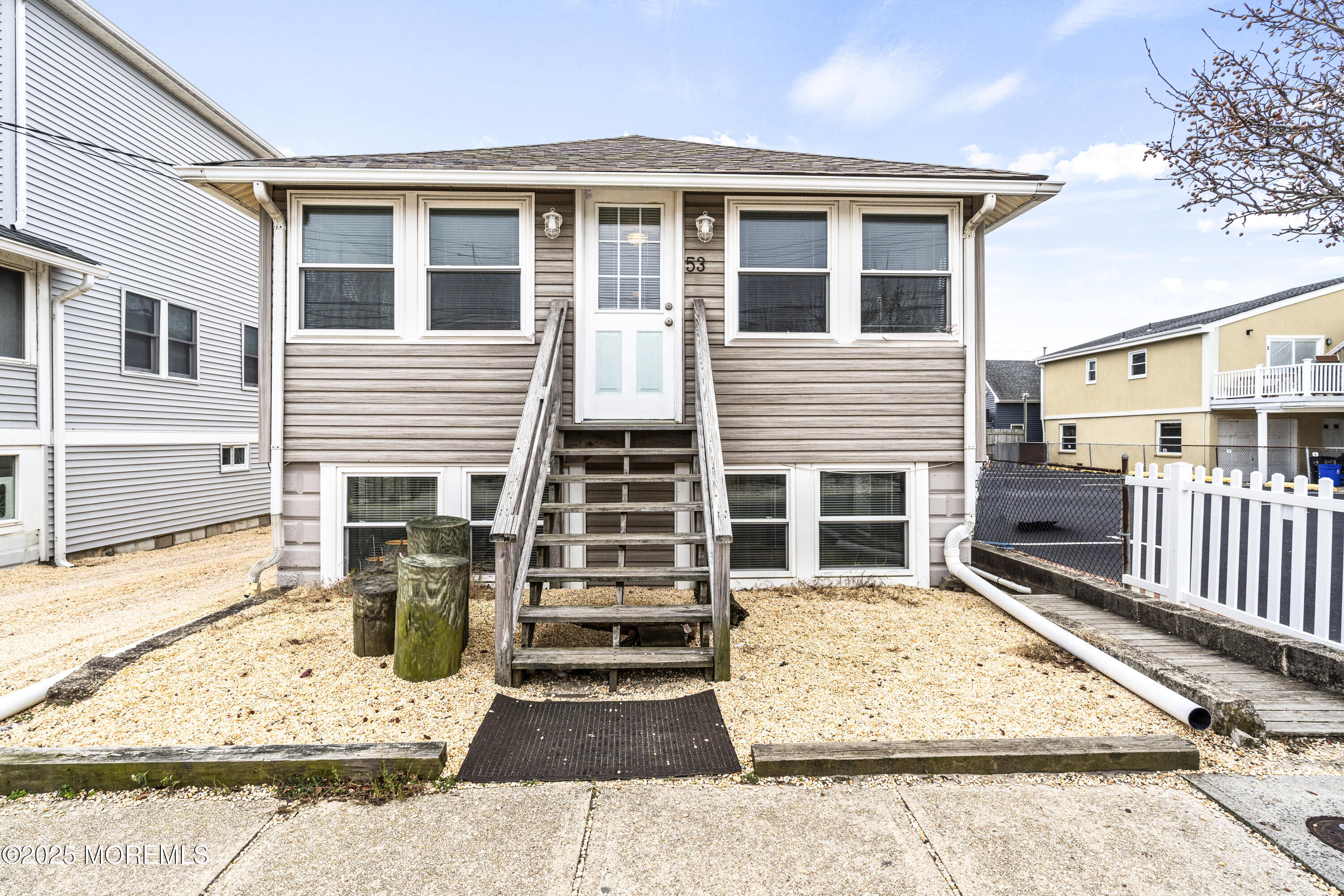 53 Carteret Avenue
