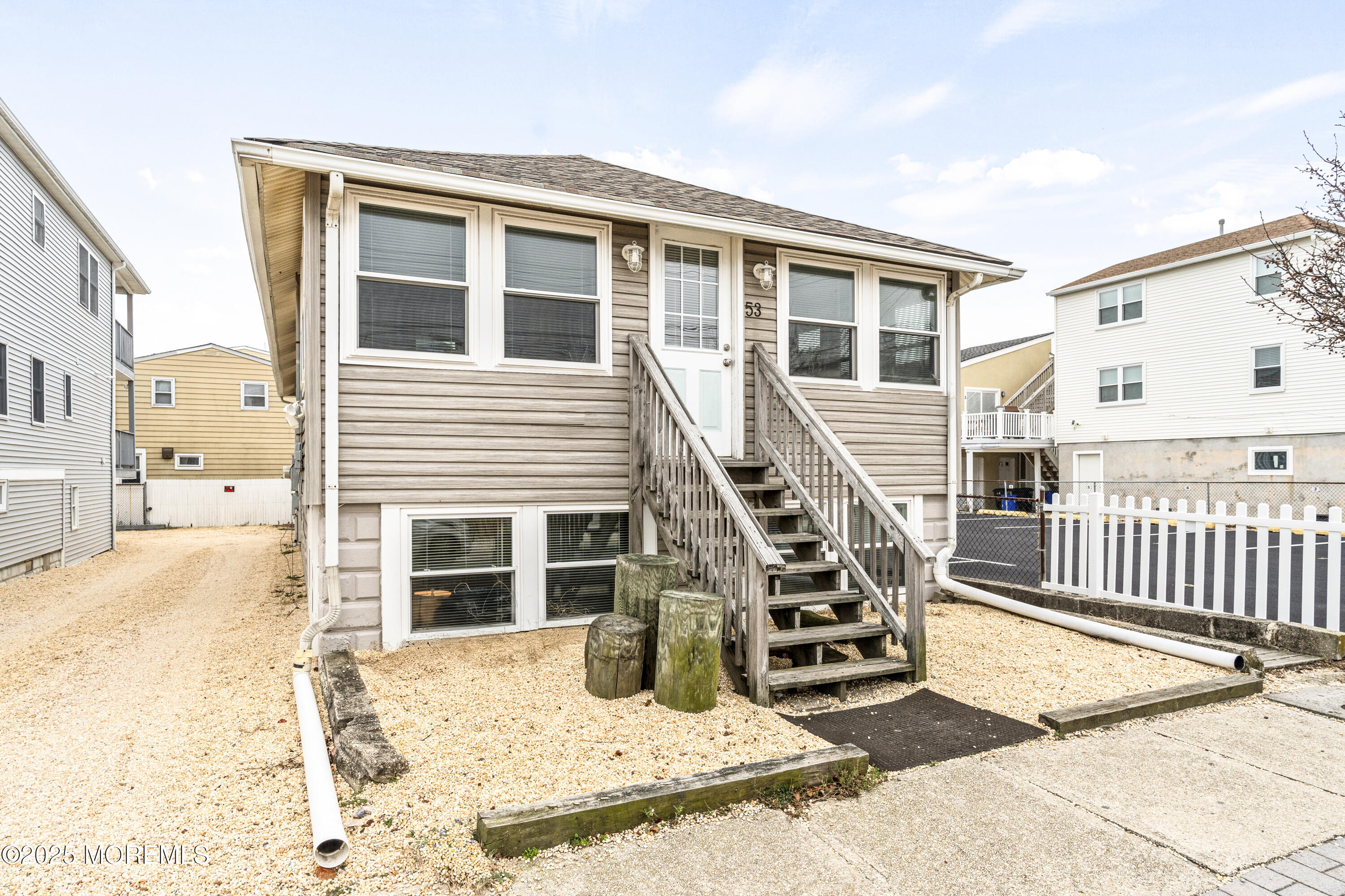 53 Carteret Avenue