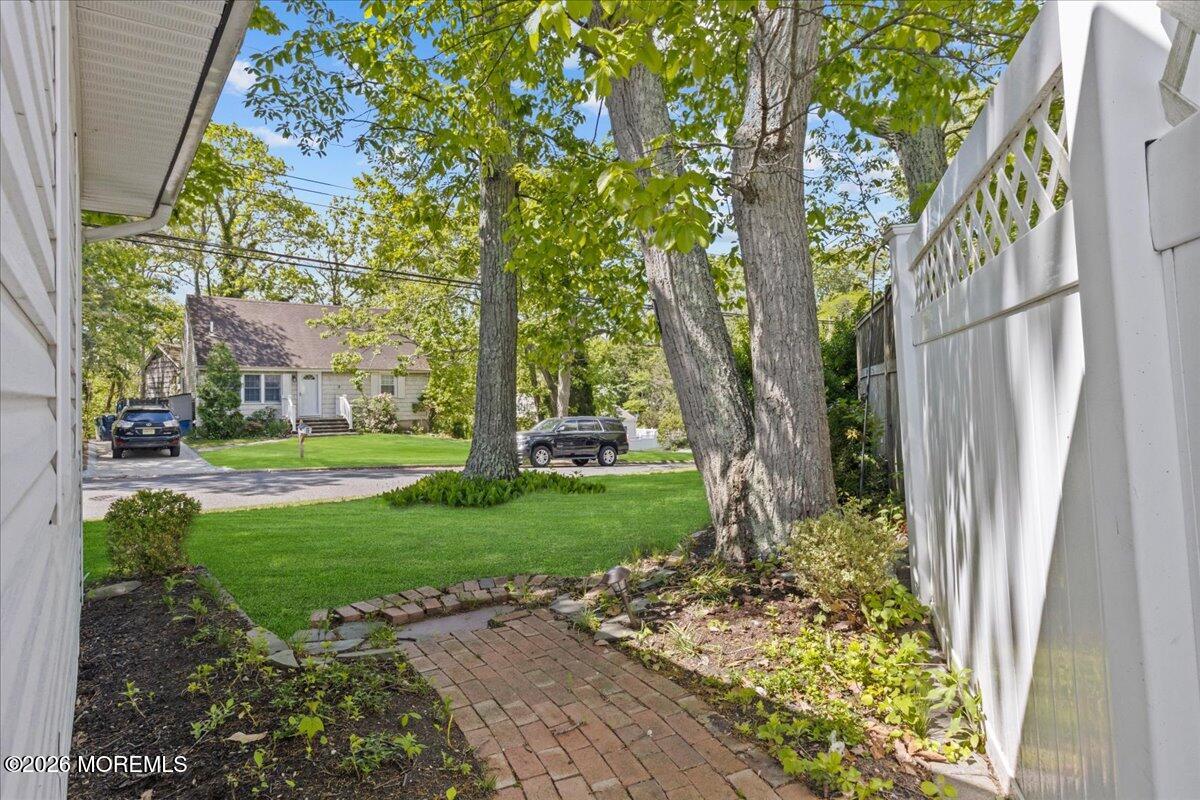 323 Woodmere Avenue