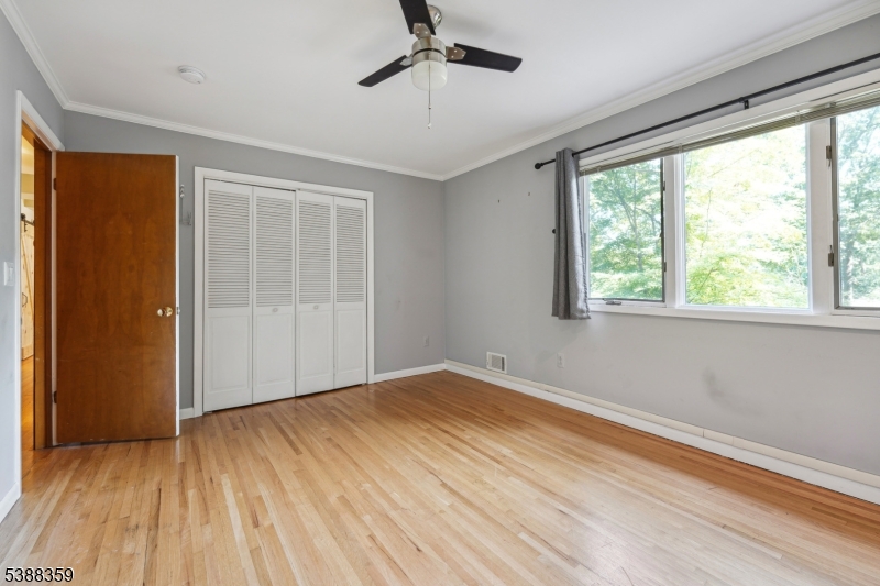 32 Valley View St