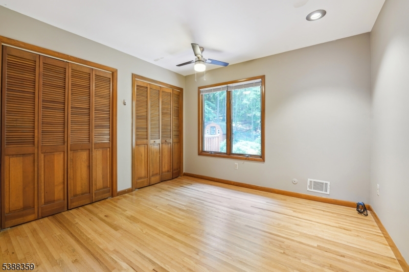 32 Valley View St