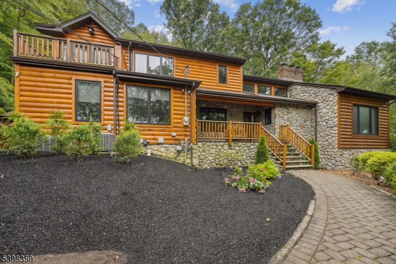 32 Valley View St