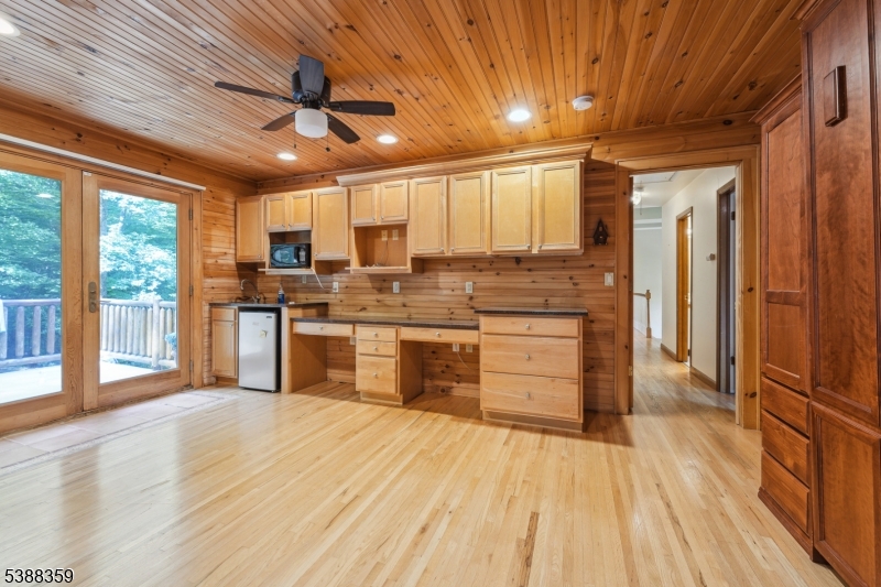 32 Valley View St