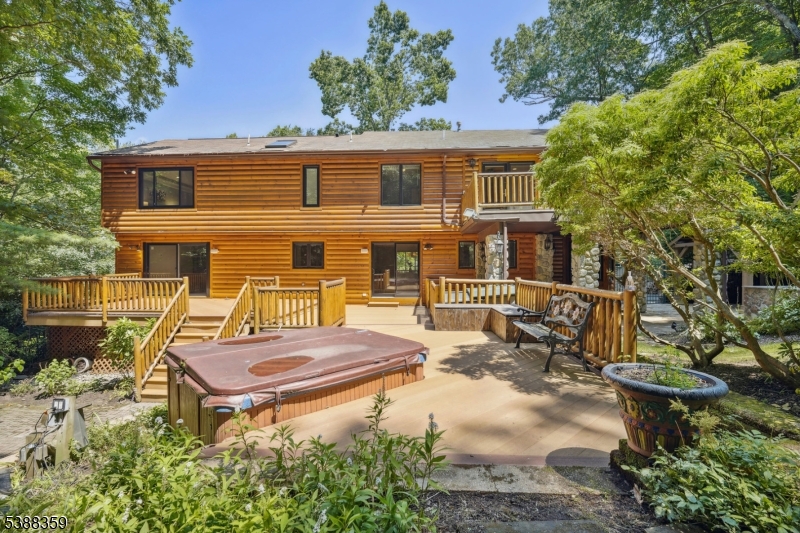 32 Valley View St