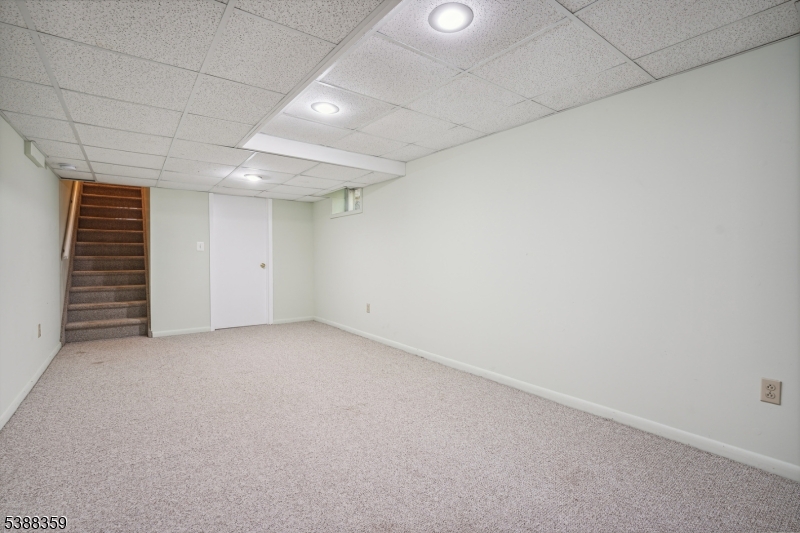 32 Valley View St