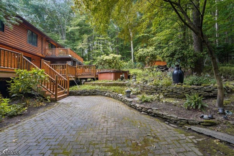 32 Valley View St