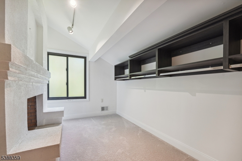 32 Valley View St