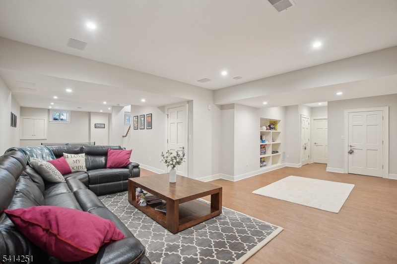 115 Woodland Ave