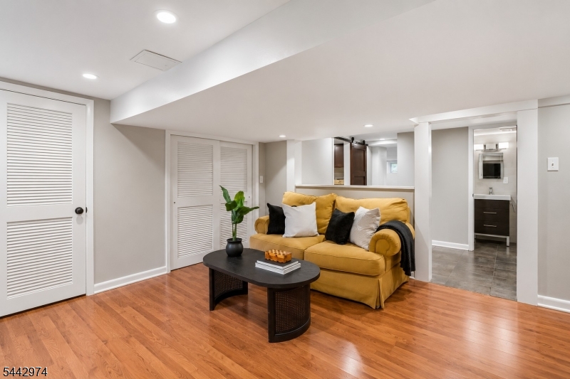 5 Raymond St