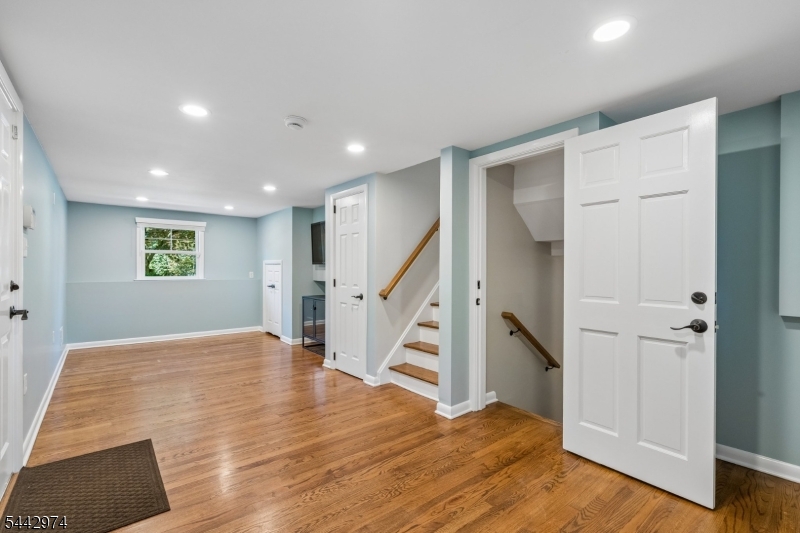 5 Raymond St