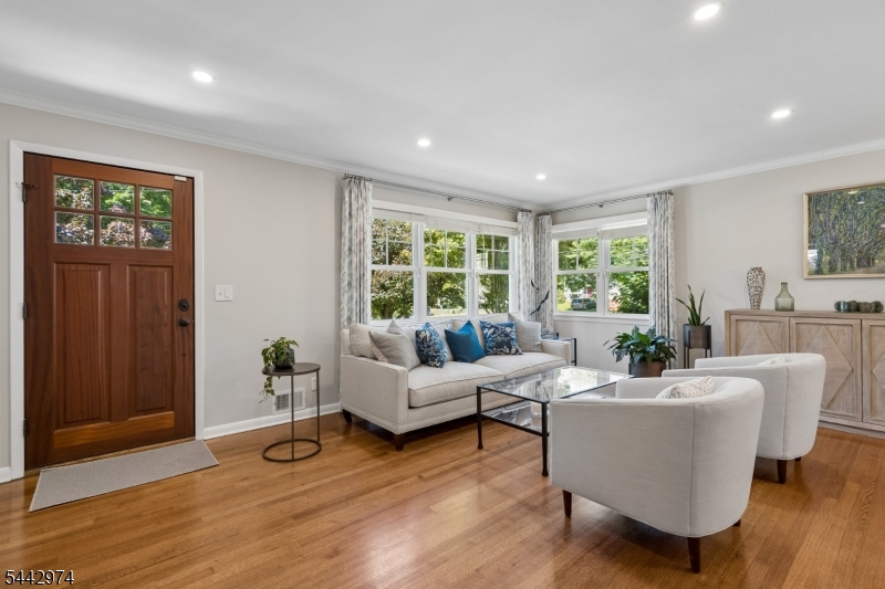 5 Raymond St