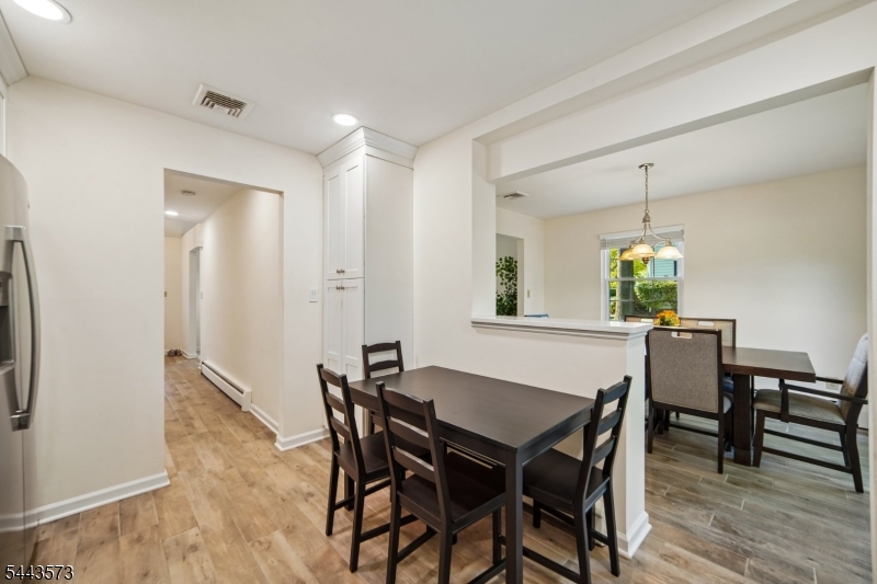 29 Coachlight Dr