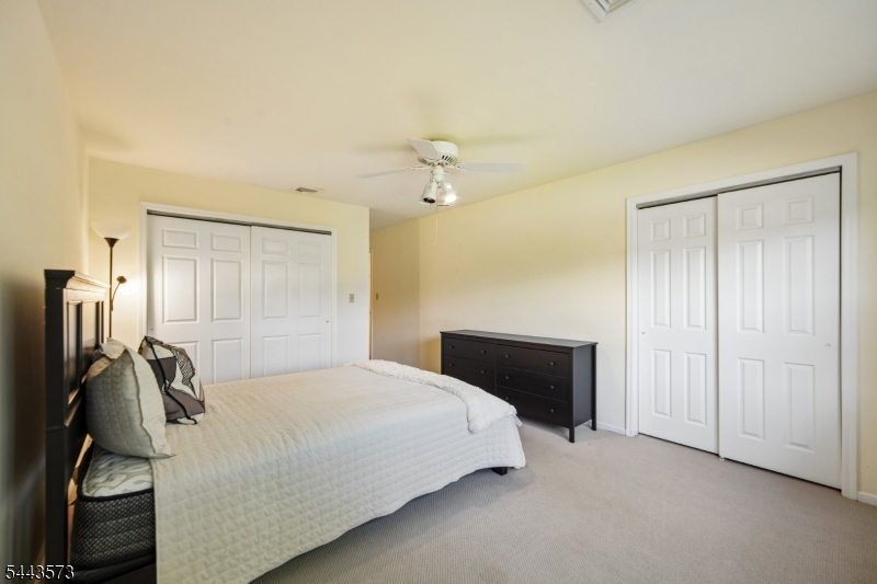 29 Coachlight Dr
