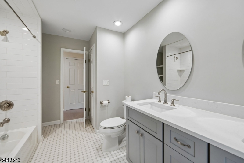 29 Coachlight Dr