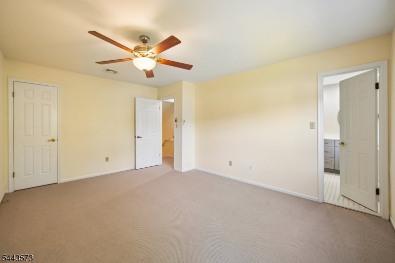 29 Coachlight Dr
