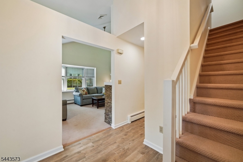 29 Coachlight Dr