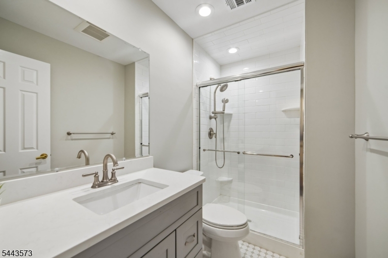 29 Coachlight Dr