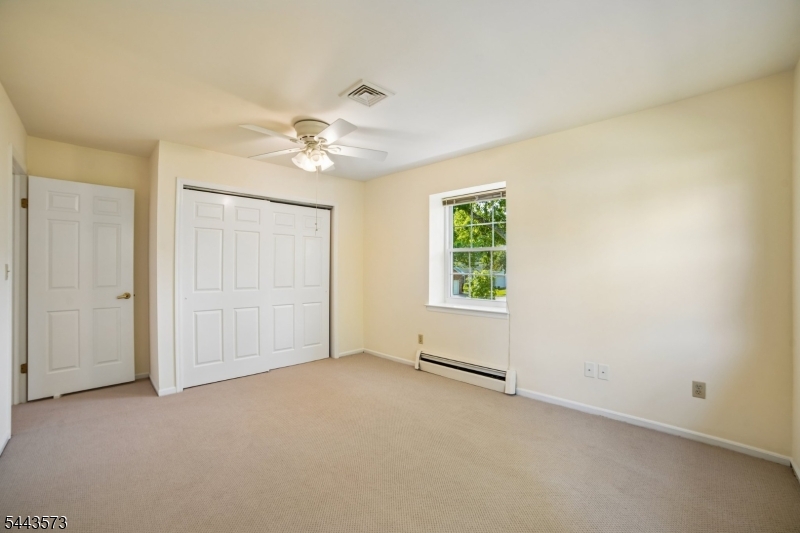 29 Coachlight Dr