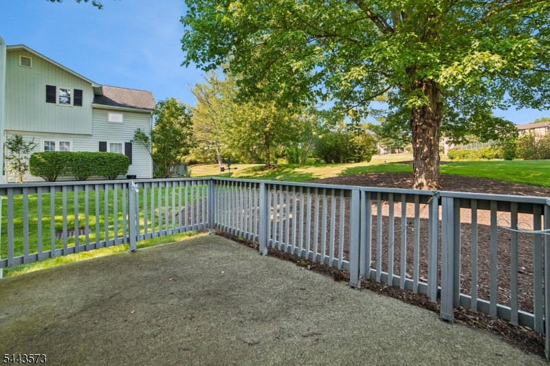 29 Coachlight Dr