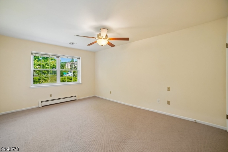 29 Coachlight Dr