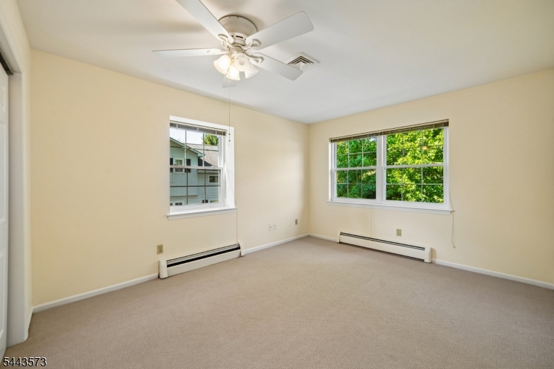 29 Coachlight Dr