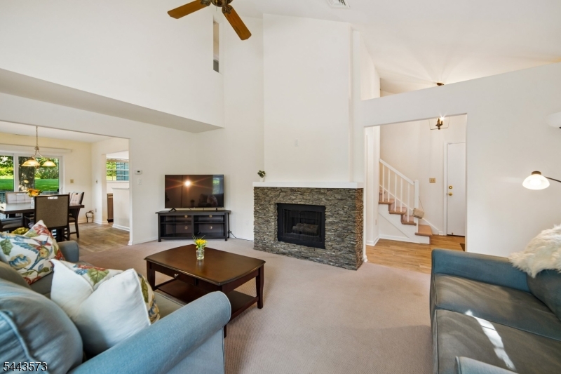 29 Coachlight Dr