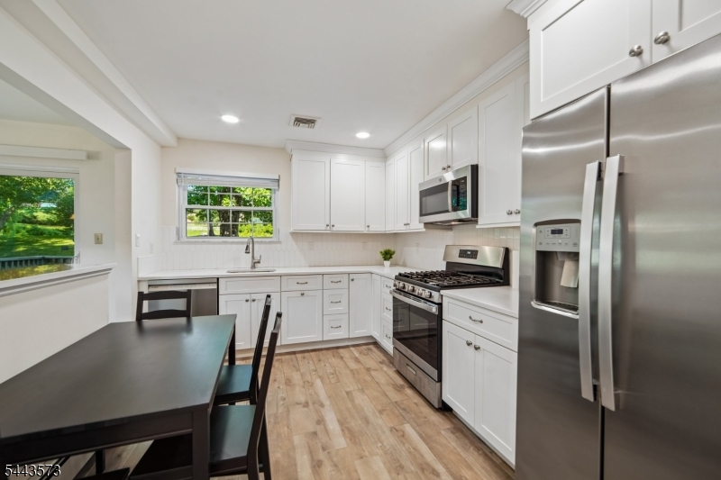 29 Coachlight Dr
