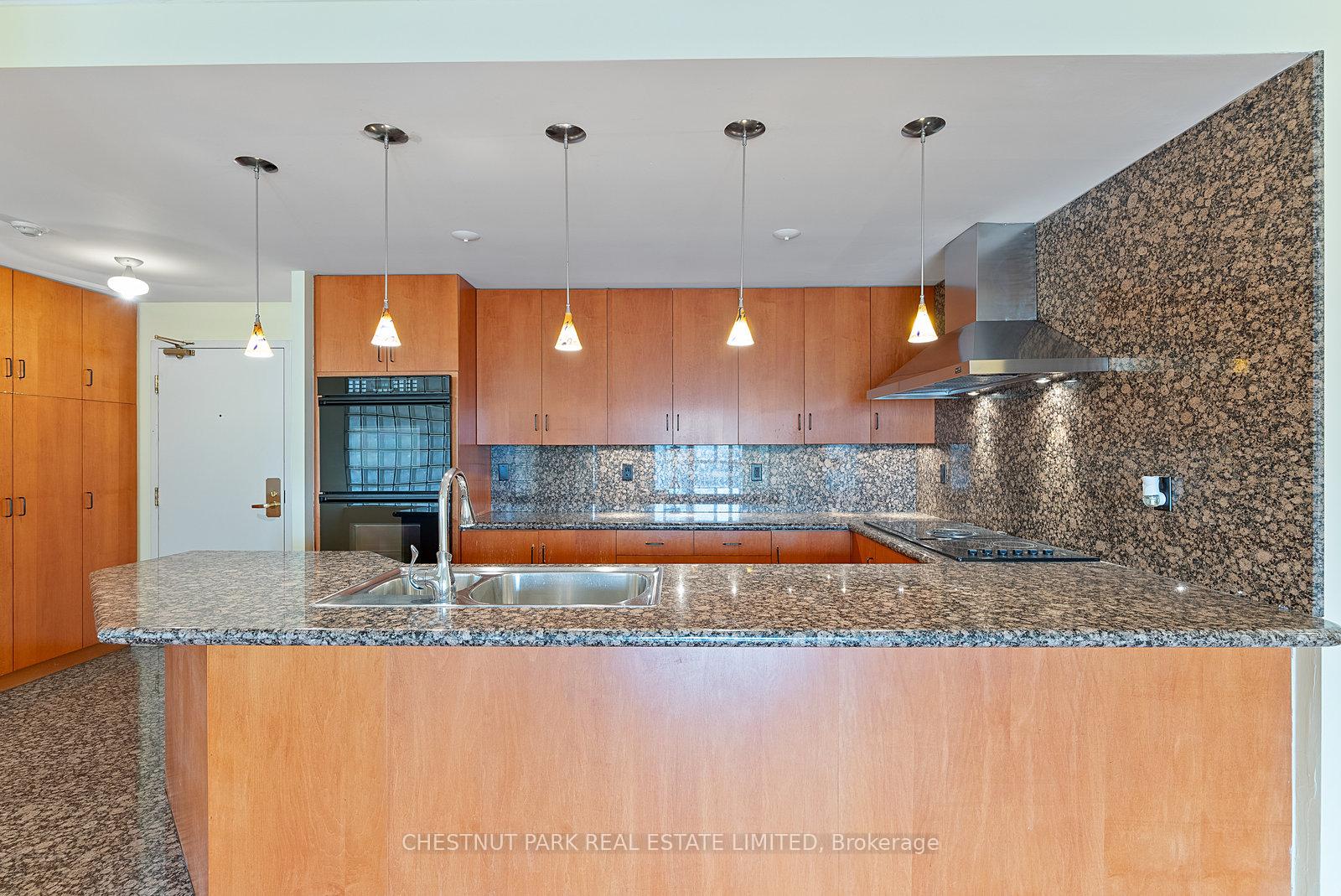 889 Bay Street 1610, Toronto C01 Unit: 1610