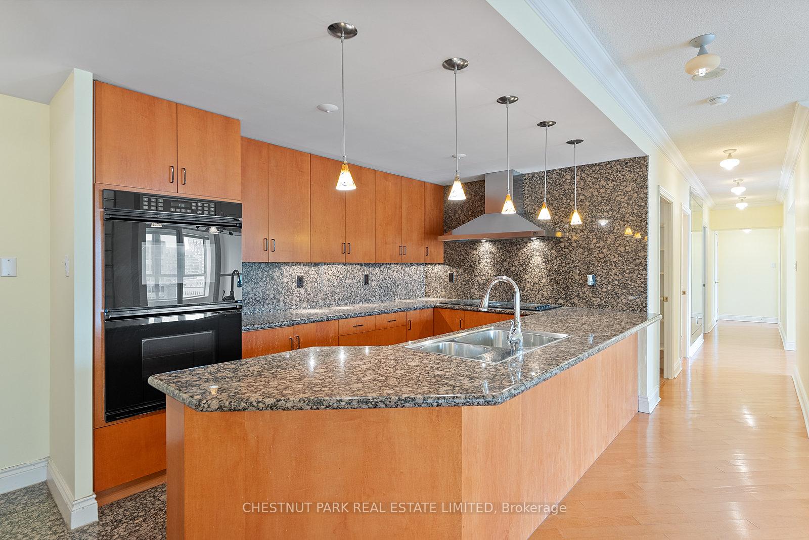 889 Bay Street 1610, Toronto C01 Unit: 1610