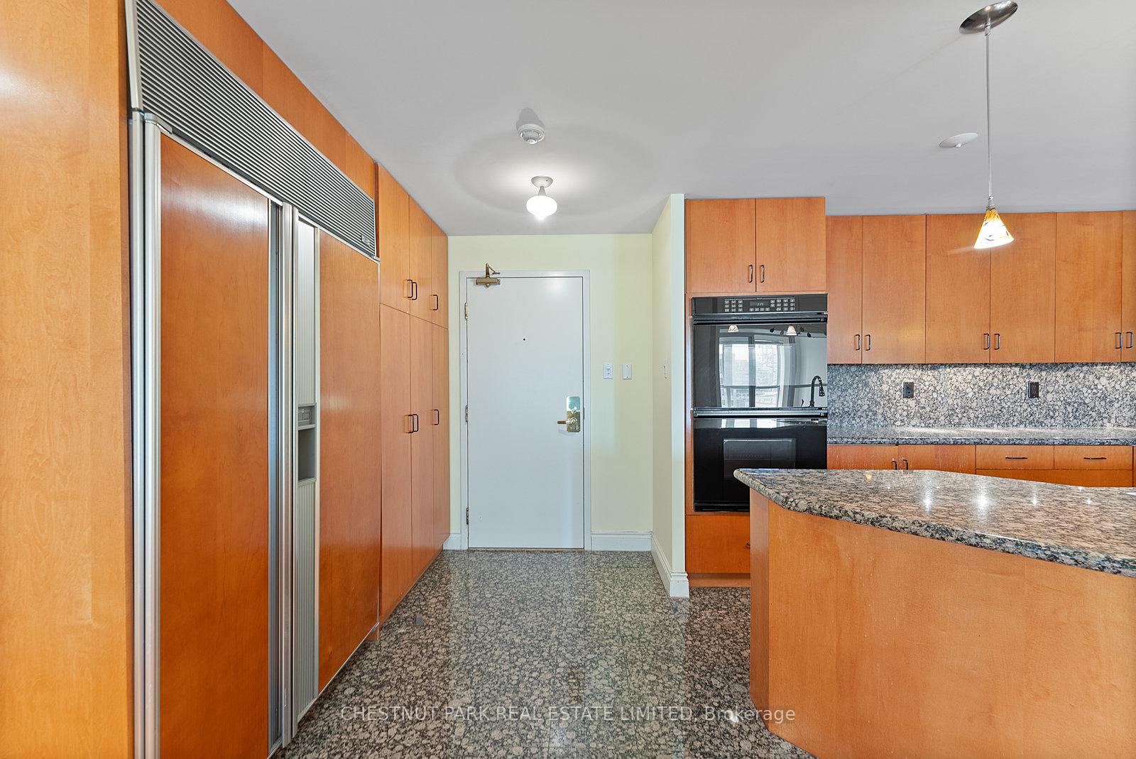 889 Bay Street 1610, Toronto C01 Unit: 1610
