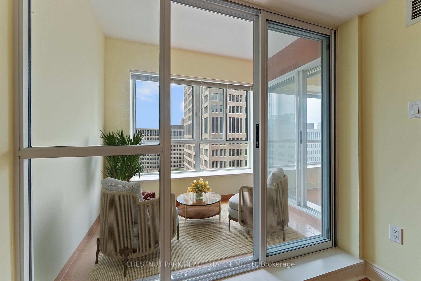 889 Bay Street 1610, Toronto C01 Unit: 1610