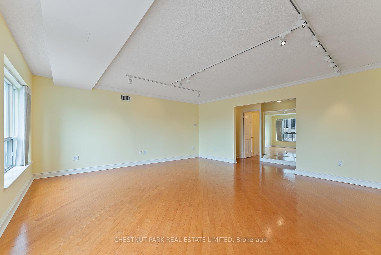889 Bay Street 1610, Toronto C01 Unit: 1610