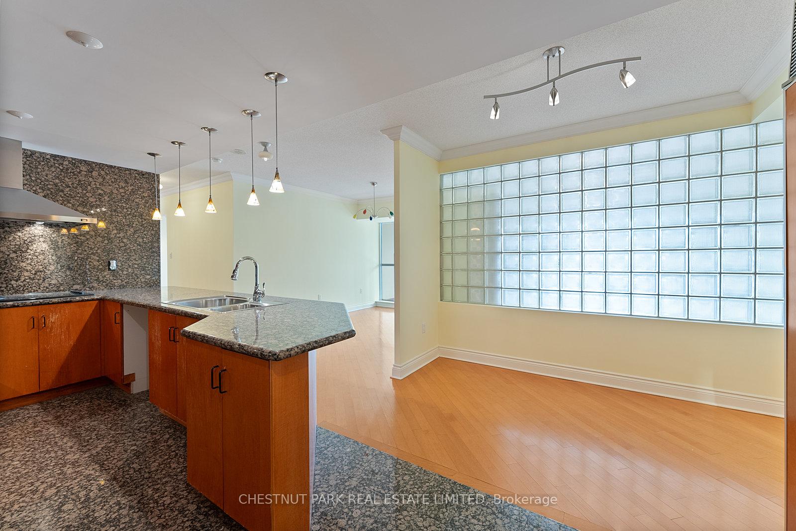 889 Bay Street 1610, Toronto C01 Unit: 1610