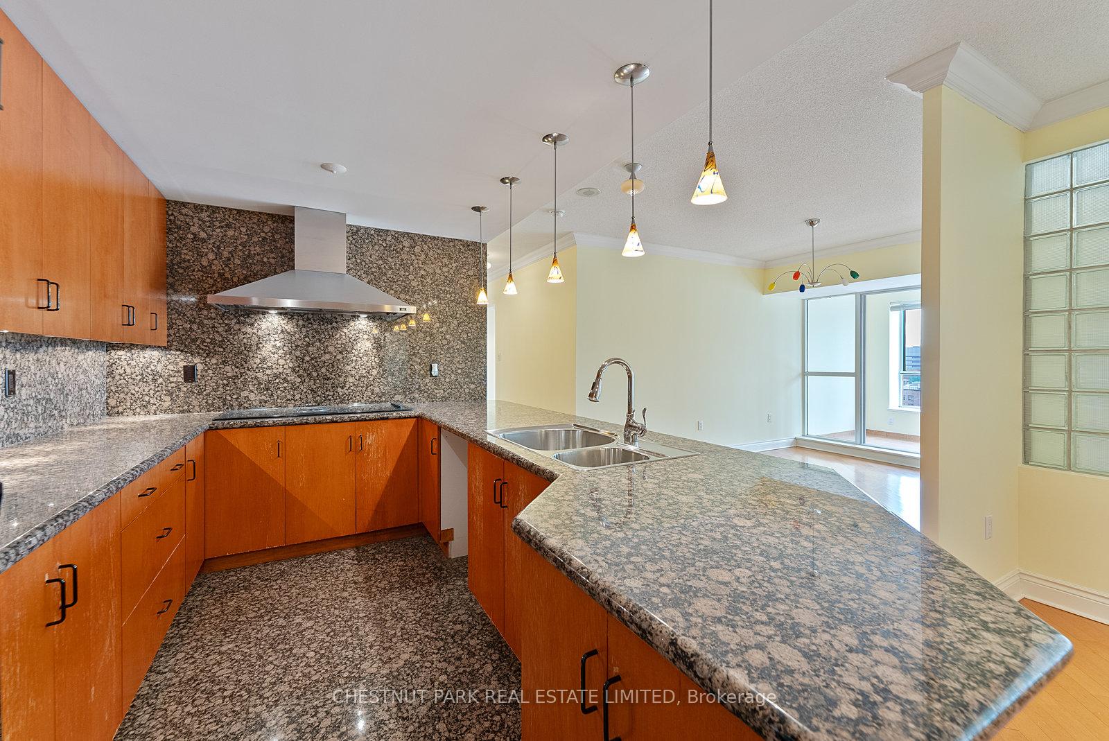 889 Bay Street 1610, Toronto C01 Unit: 1610