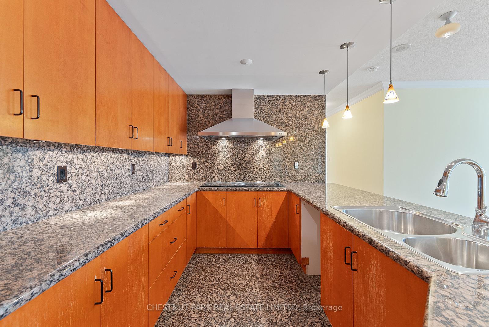 889 Bay Street 1610, Toronto C01 Unit: 1610