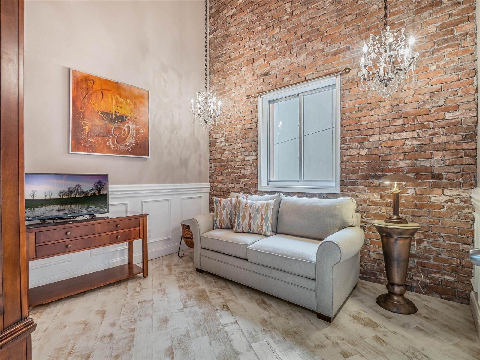 322 E CENTRAL BLVD #401