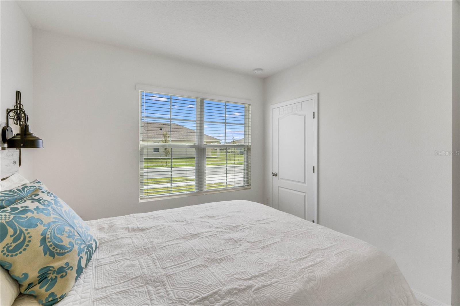 1192 SABLE GLEN DR