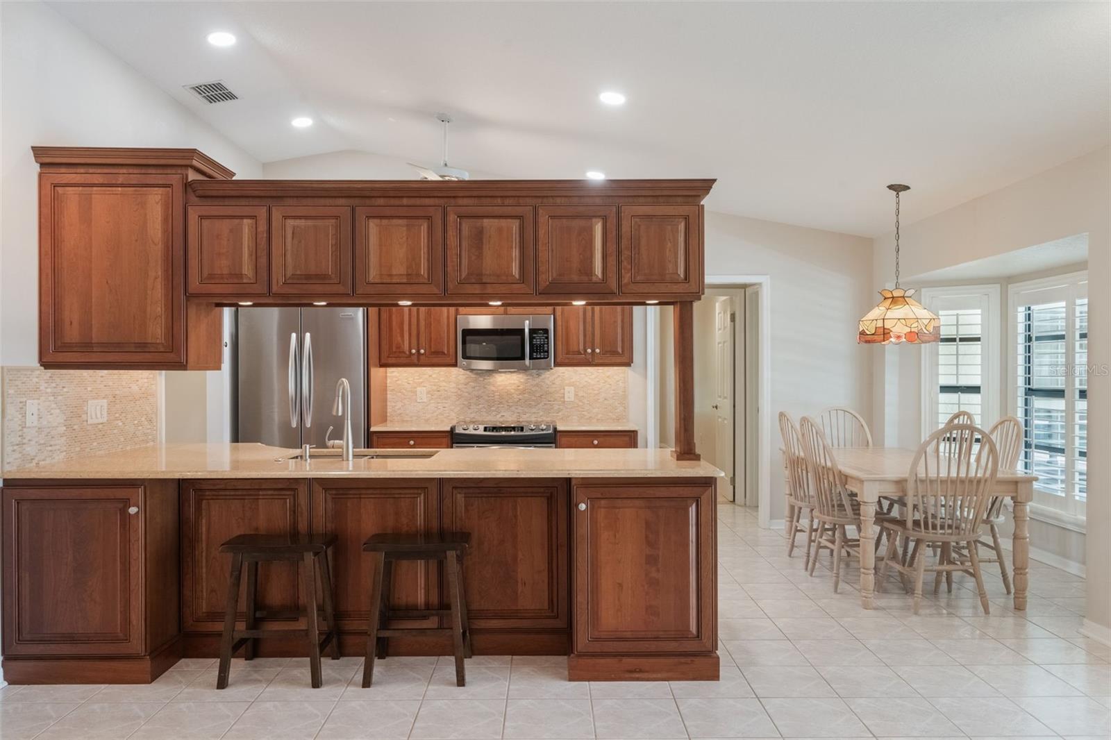 957 YELLOW ROSE DR
