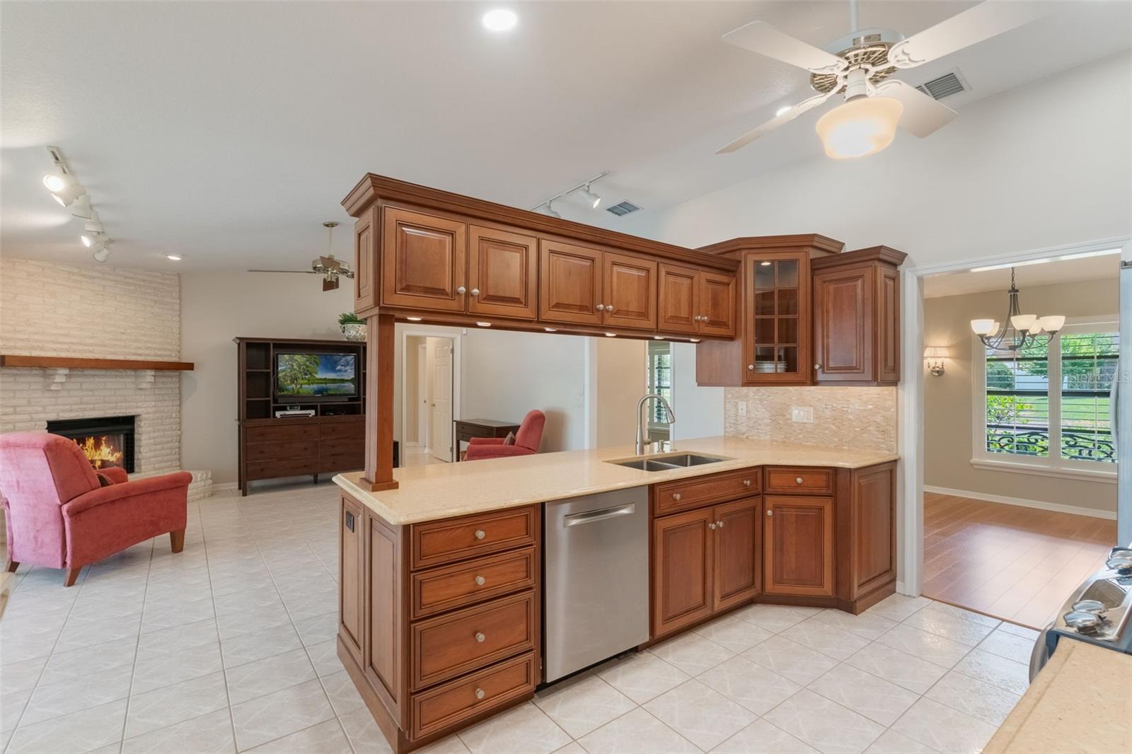957 YELLOW ROSE DR