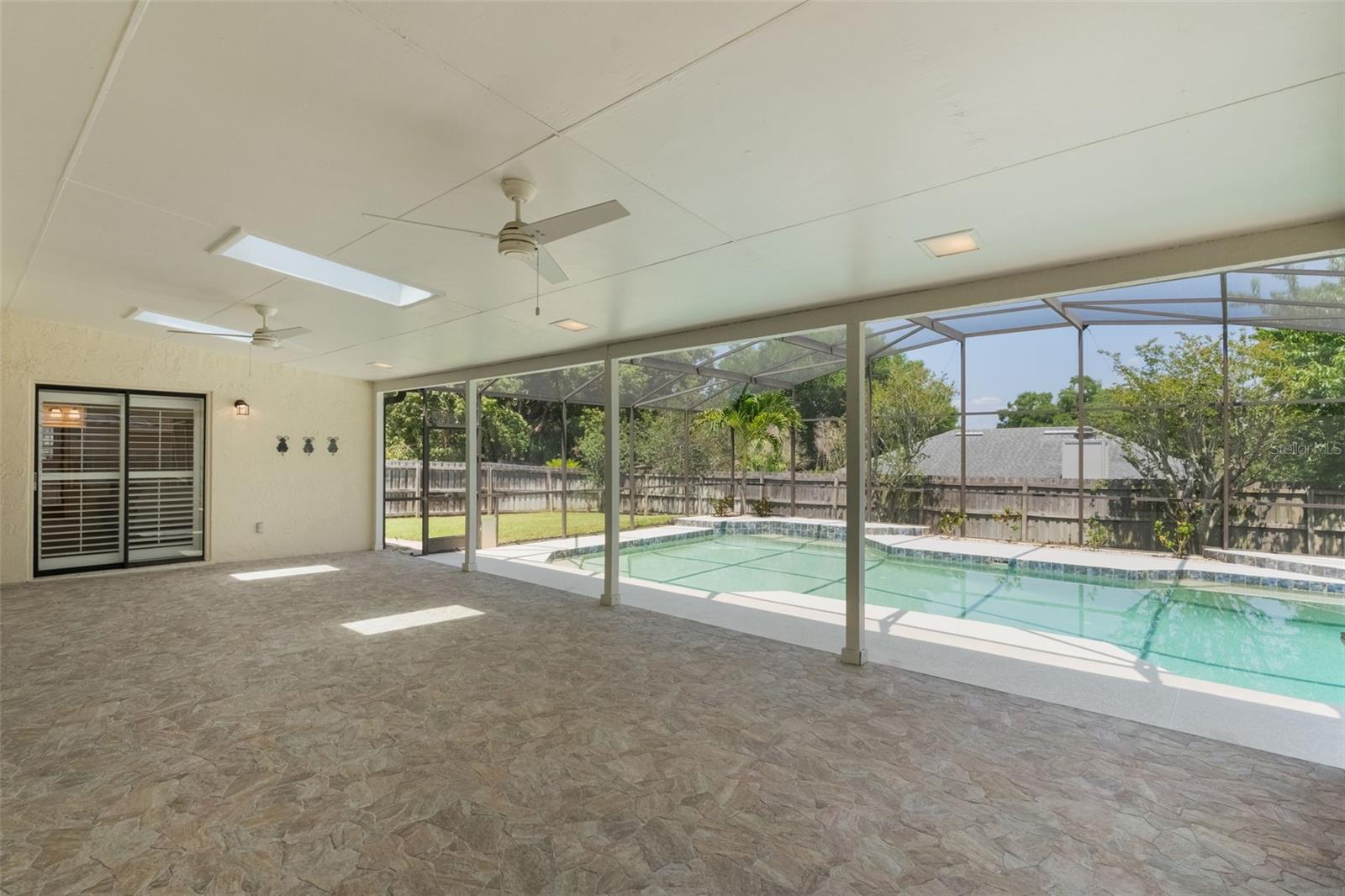 957 YELLOW ROSE DR