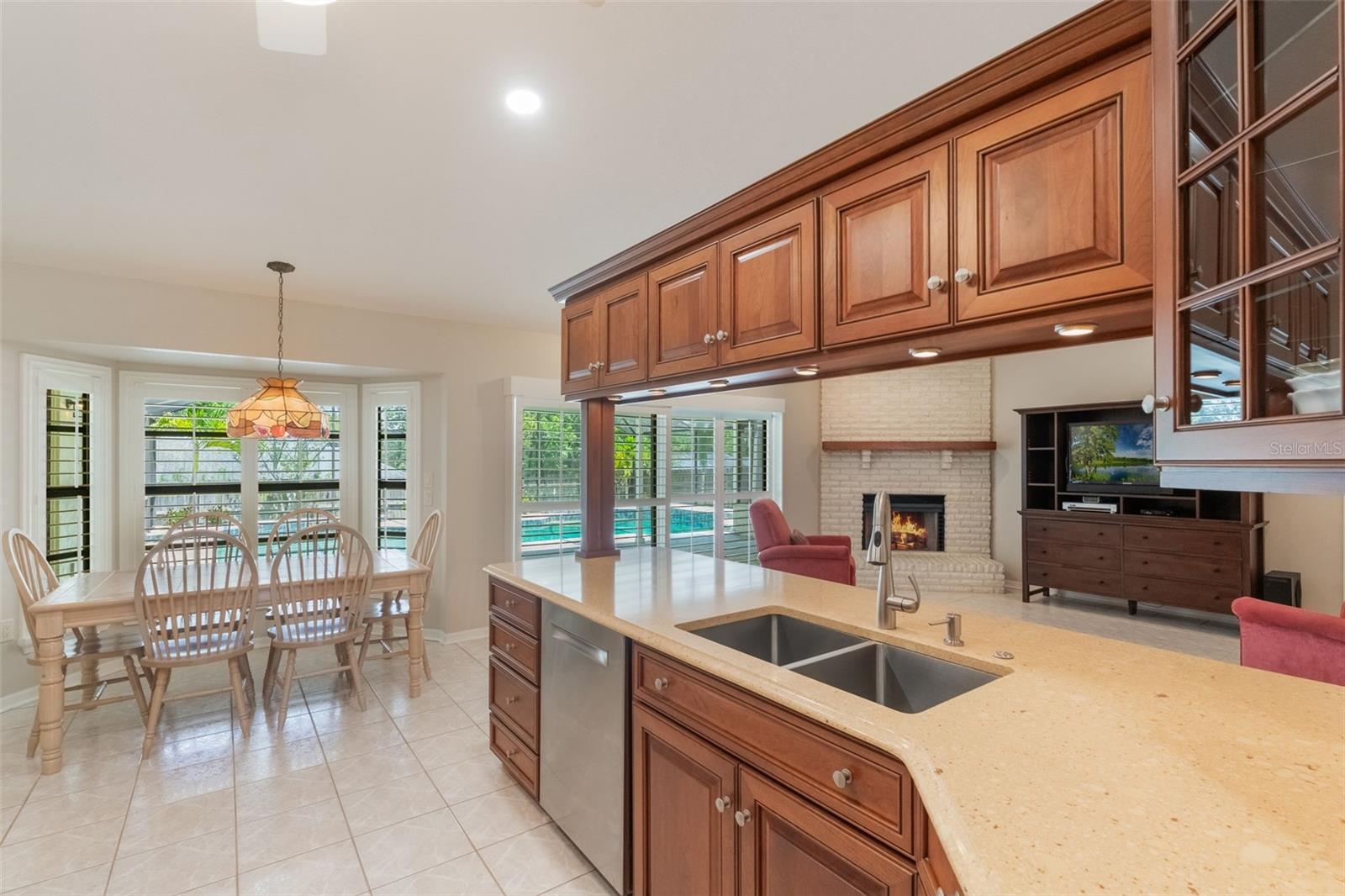 957 YELLOW ROSE DR