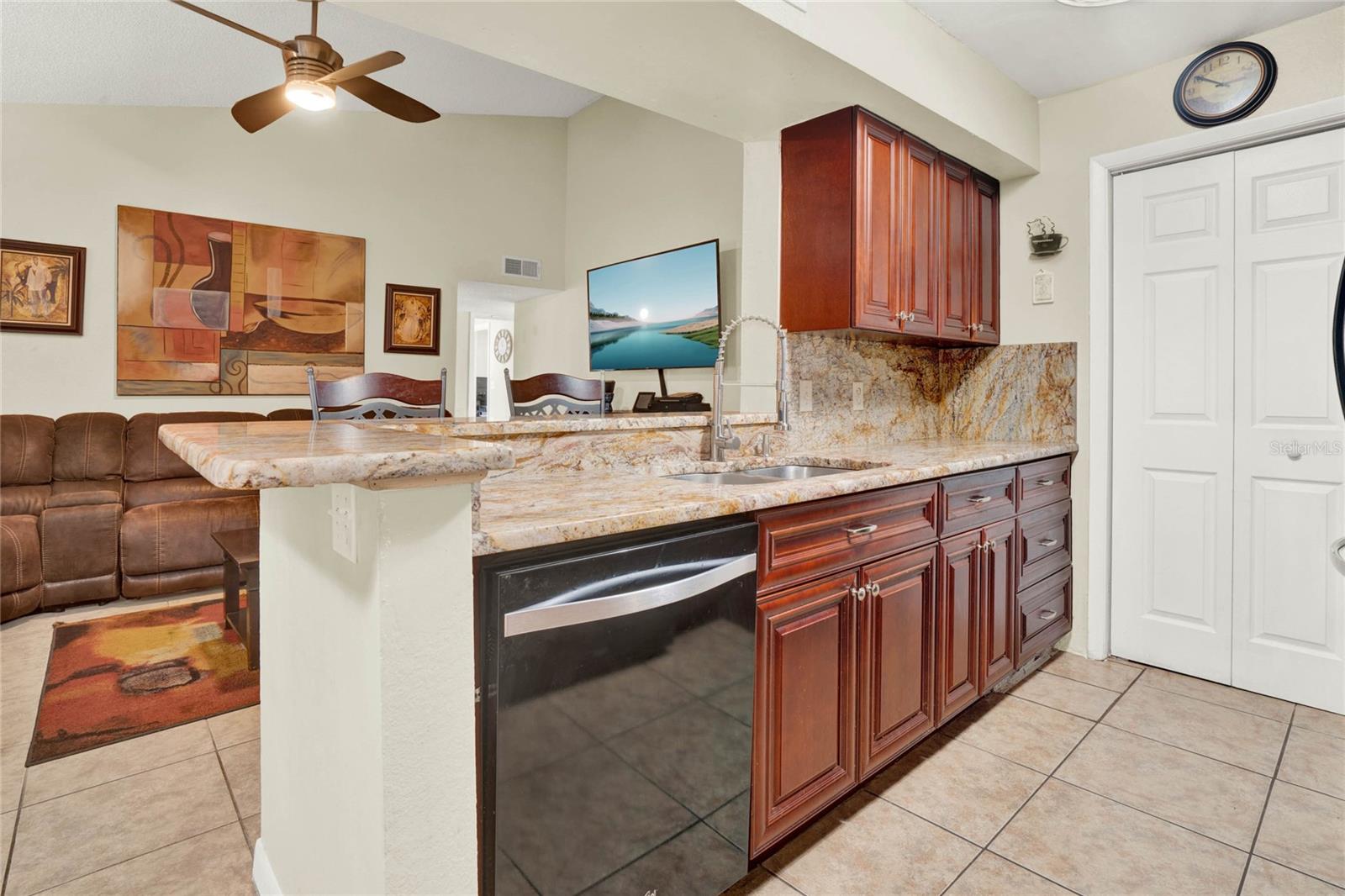 5545 DEVONBRIAR WAY #206